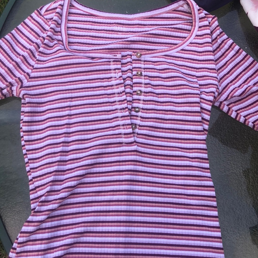 couple buttons, t shirt